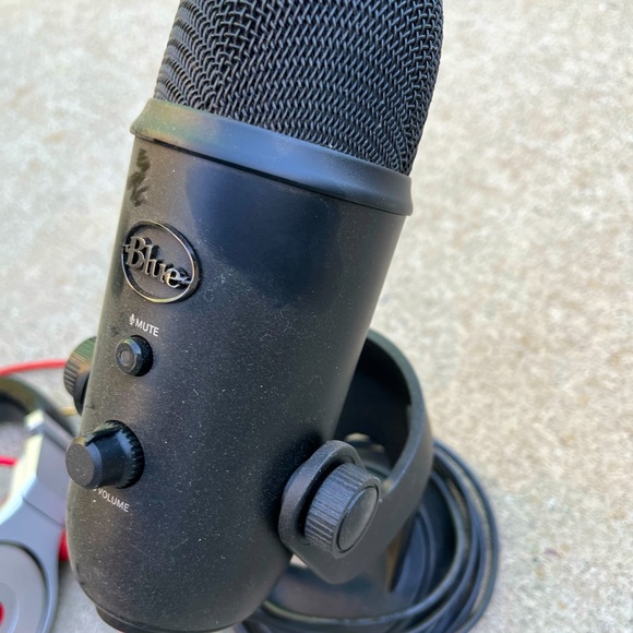 Blue Yeti Caster mic - Picture 1 of 2